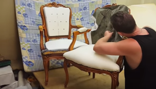 перетяжка кресла на дому в Москве